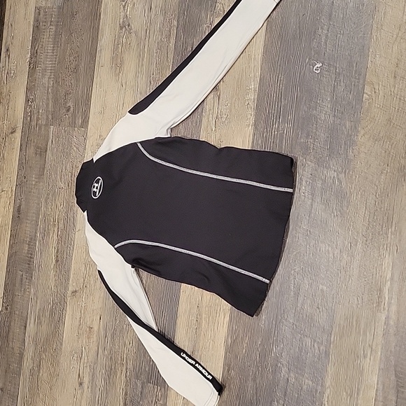 Under armor base layer fitted top - Picture 4 of 4